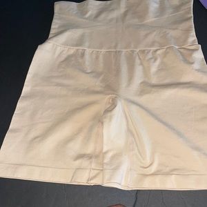 ESA LIANG Shaperwear Shorts